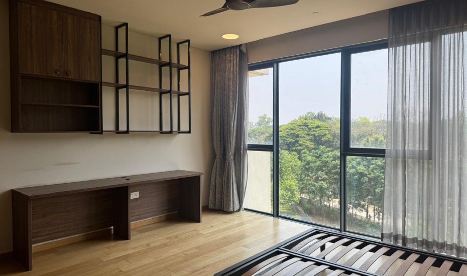 Embassy Lake Terraces Guest Bedroom